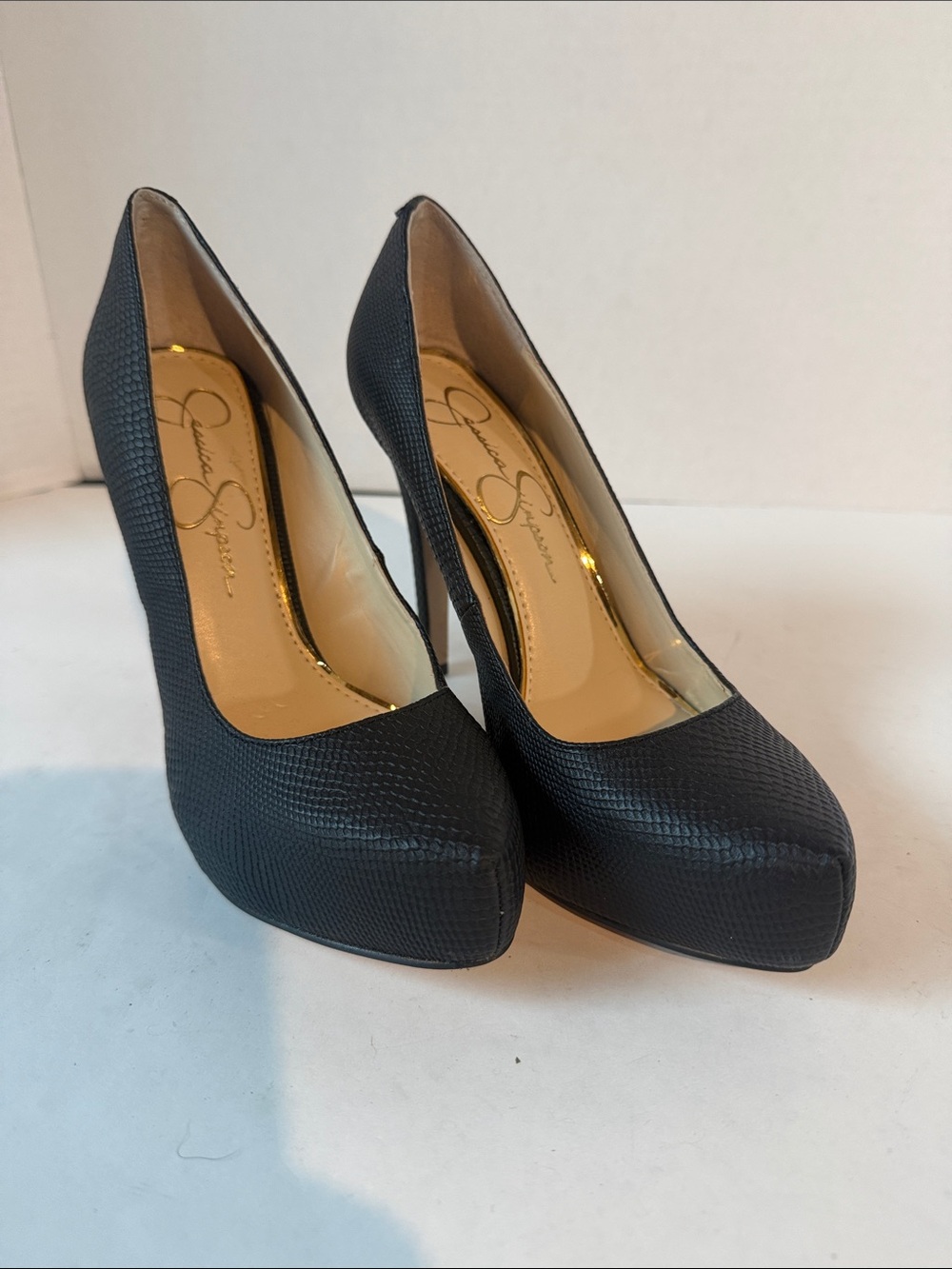 Jessica Simpson Black Textured Platform Pumps with Gold Interior Women’s 6.5